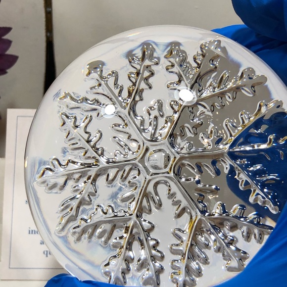Vintage Avon Individually Made Crystal Snowflake Paperweight In Original Box - Picture 12 of 16